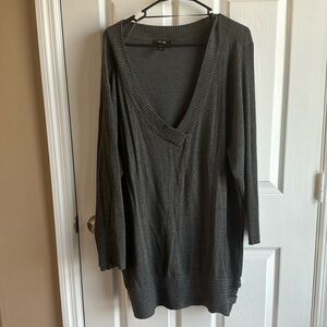 Women’s long sleeve sweater